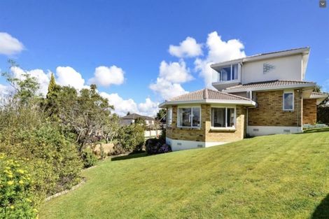 Photo of property in 1 Glucina Avenue, West Harbour, Auckland, 0618