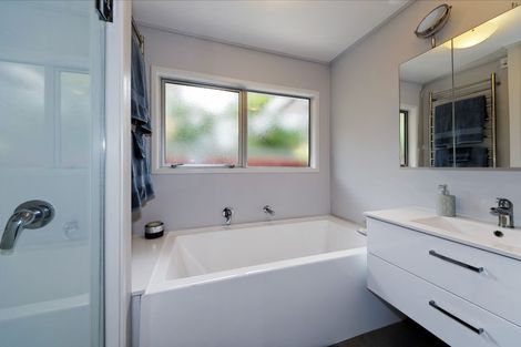 Photo of property in 13 Easter Parade, Glen Eden, Auckland, 0602