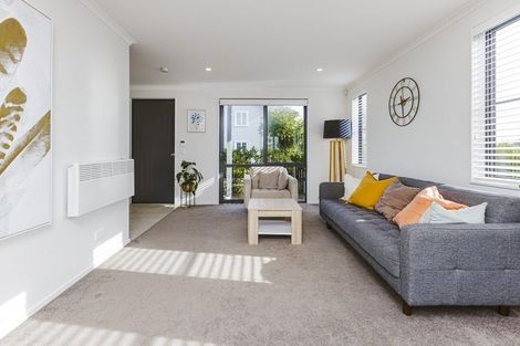 Photo of property in 15 Saddleback Crescent, Papakura, 2110