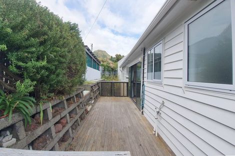 Photo of property in 2 Hawkhurst Road, Lyttelton, 8082