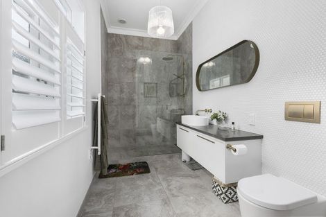 Photo of property in 164 Wadestown Road, Wadestown, Wellington, 6012