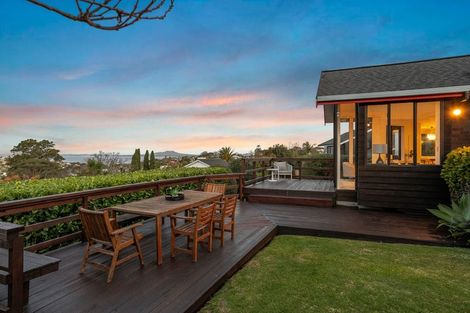 Photo of property in 22 Calypso Place, Rothesay Bay, Auckland, 0630