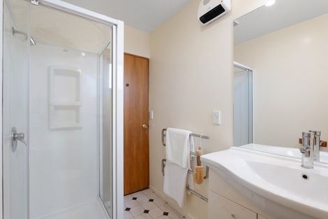 Photo of property in 32 Peverel Street, Riccarton, Christchurch, 8041