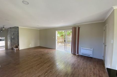 Photo of property in 12 Neaptide Close, Red Beach, 0932