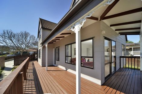 Photo of property in 32 Hollyford Drive, Clover Park, Auckland, 2105