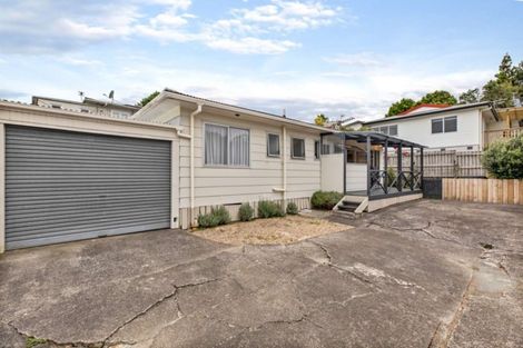 Photo of property in 2/11 Longreach Drive, Sunnyvale, Auckland, 0612