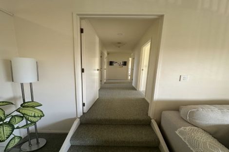 Photo of property in 36 Barbados Drive, Unsworth Heights, Auckland, 0632