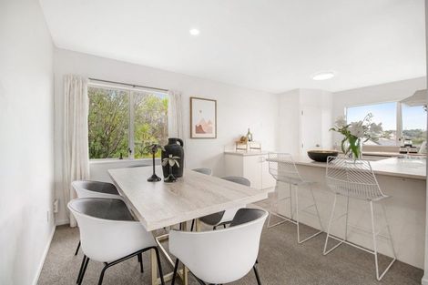 Photo of property in 12 Mandeville Place, Unsworth Heights, Auckland, 0632
