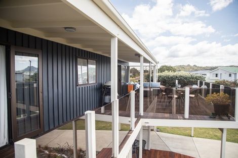 Photo of property in 2 Banks Street, Cooks Beach, Whitianga, 3591