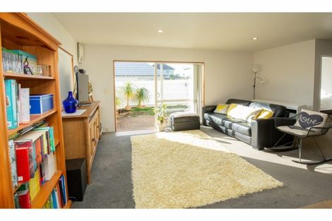 Photo of property in 1/670 Whangaparaoa Road, Stanmore Bay, Whangaparaoa, 0932
