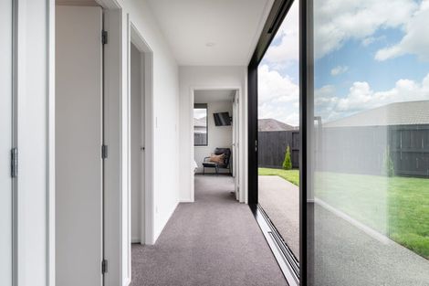 Photo of property in 27 Helen June Avenue, Flagstaff, Hamilton, 3210