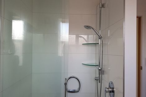 Photo of property in 2/37 Shakespeare Road, Milford, Auckland, 0620