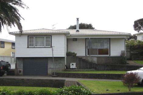 Photo of property in 104 Omata Road, Marfell, New Plymouth, 4310