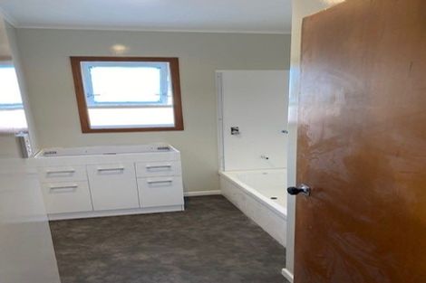 Photo of property in 3/20 Ocean View Road, Northcote, Auckland, 0627