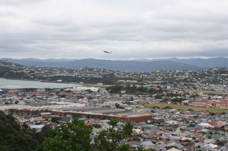 Photo of property in 71 Sutherland Road, Melrose, Wellington, 6023