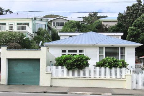 Photo of property in 25 The Parade, Island Bay, Wellington, 6023