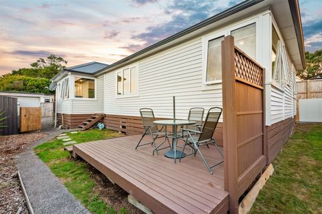 Photo of property in 1/132 Edmonton Road, Te Atatu South, Auckland, 0610