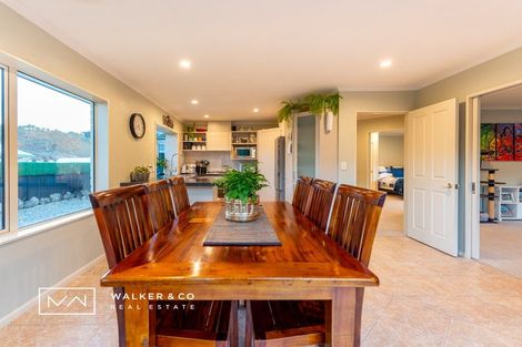 Photo of property in 28 Carlow Grove, Birchville, Upper Hutt, 5018