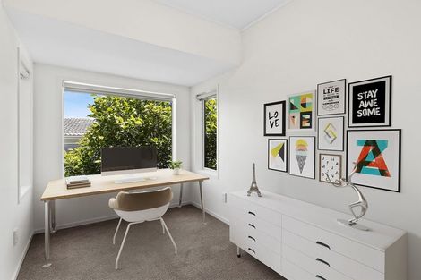 Photo of property in 24 Holdaway Avenue, Northcote, Auckland, 0627