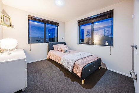 Photo of property in 22 Erceg Way, Rosehill, Papakura, 2113