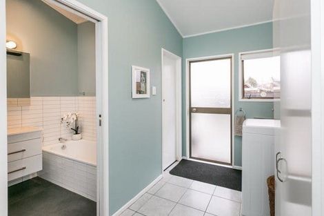 Photo of property in 27 James Cook Street, Havelock North, 4130