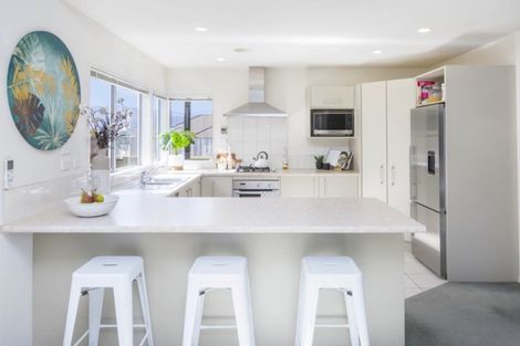 Photo of property in 4 Ronald Scott Grove, Riverstone Terraces, Upper Hutt, 5018