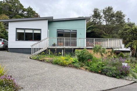 Photo of property in 7 Lowry Heights, Stokes Valley, Lower Hutt, 5019