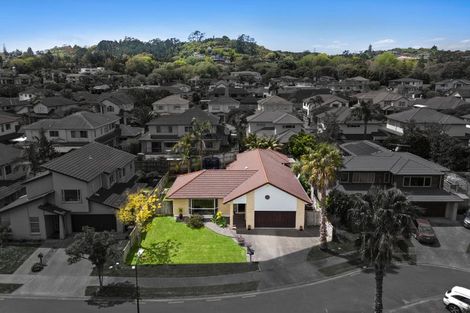 Photo of property in 16 Fernloche Place, Flat Bush, Auckland, 2016