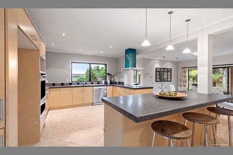 Photo of property in 16 Cobblestone Lane, Hillcrest, Auckland, 0627