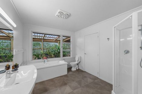 Photo of property in 2 Ocean View Road, Huia, Auckland, 0604