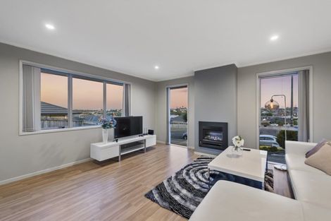 Photo of property in 80 Farnborough Drive, Grandview Heights, Hamilton, 3200