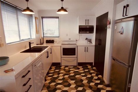 Photo of property in 1/506 Devon Street East, Strandon, New Plymouth, 4312