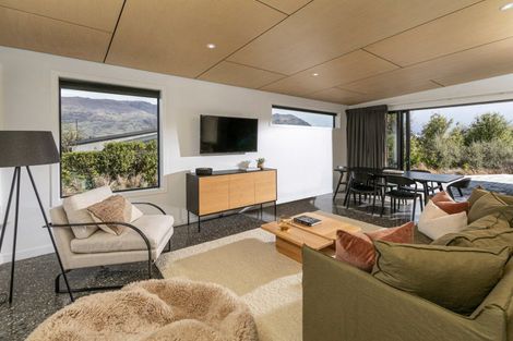 Photo of property in 20 Makomako Road, Wanaka, 9305