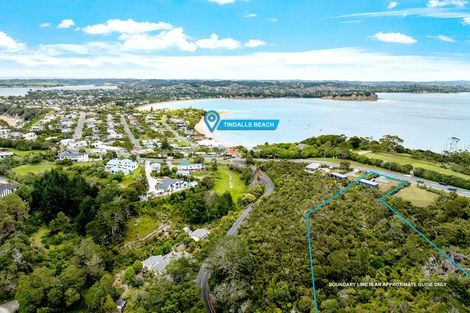 Photo of property in 1119a Whangaparaoa Road, Tindalls Beach, Whangaparaoa, 0930