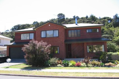 Photo of property in 1 Helen Ryburn Place, Torbay, Auckland, 0630