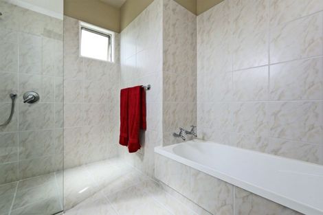 Photo of property in 2 Queens Walk, Taradale, Napier, 4112