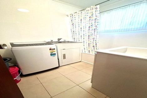 Photo of property in 4/318 Te Atatu Road, Te Atatu South, Auckland, 0610
