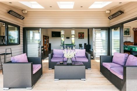 Photo of property in 62 Onetangi Road, Waiheke Island, 1971