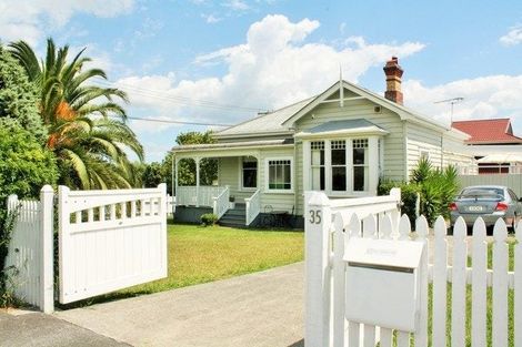 Photo of property in 35 Roberton Road, Avondale, Auckland, 1026