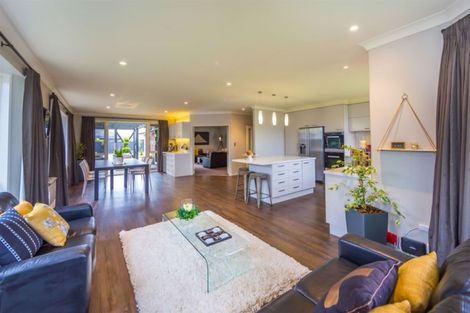 Photo of property in 11 Coolspring Way, Redwood, Christchurch, 8051