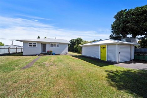 Photo of property in 17 Douglas Street, Hawera, 4610