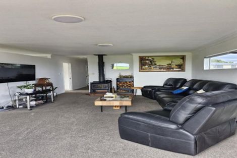 Photo of property in 17 Maui Place, Spotswood, New Plymouth, 4310