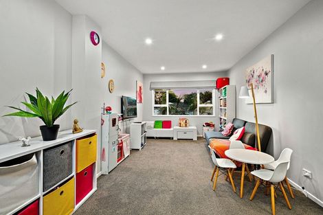 Photo of property in 23 Helleur Road, Massey, Auckland, 0614