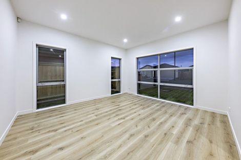 Photo of property in 35 Black Beech Crescent, Takanini, 2110