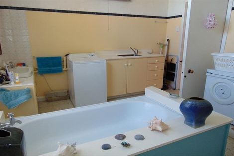 Photo of property in 13 Roslyn Road, Bluff Hill, Napier, 4110