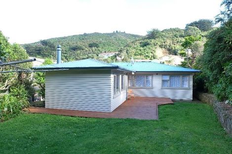 Photo of property in 142 Parkvale Road, Karori, Wellington, 6012