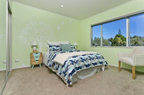 Photo of property in 27 Lyford Crescent, Sunnynook, Auckland, 0620