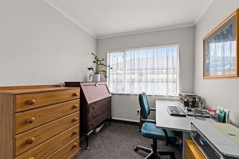 Photo of property in 18 Claridge Place, Taradale, Napier, 4112