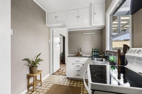 Photo of property in 60 Wallath Road, Westown, New Plymouth, 4310