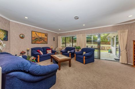 Photo of property in 15 Hogarth Rise, West Harbour, Auckland, 0618